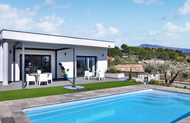 Awesome home in Caromb