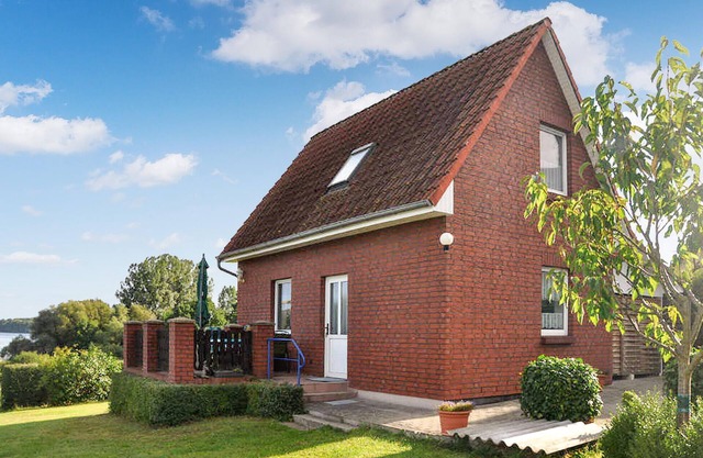 Awesome home in Carpin with kitchen