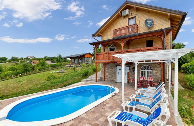 Awesome home in Donja Zelina with WiFi