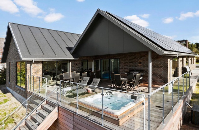 Awesome home in Ebeltoft with sauna