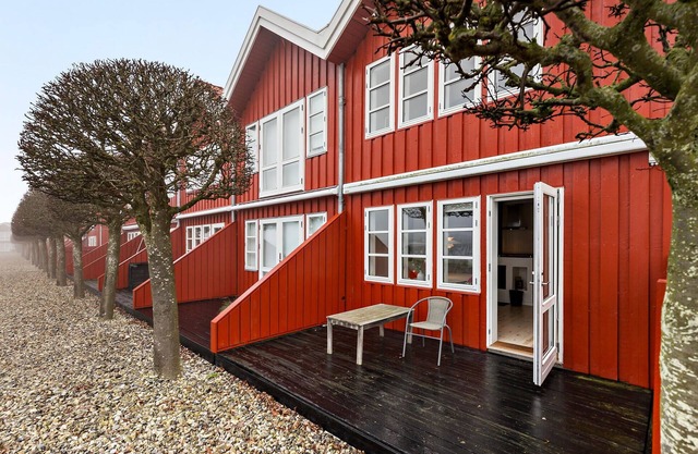 Awesome home in Ebeltoft with WiFi