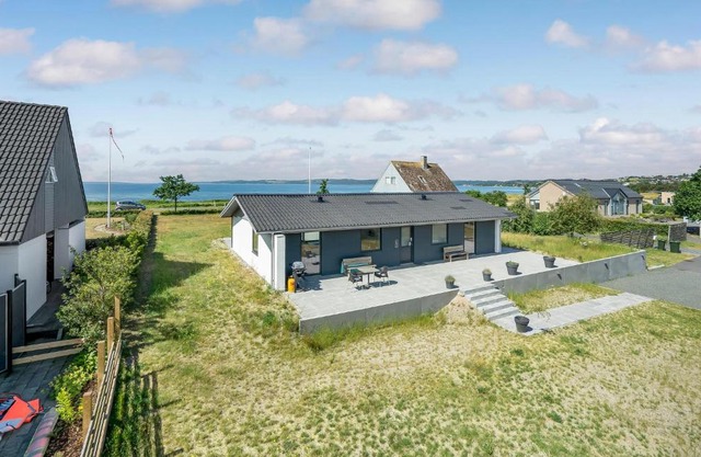 Awesome Home In Ebeltoft With Wifi
