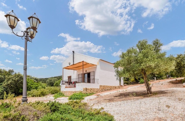 Awesome home in Estepa with kitchenette