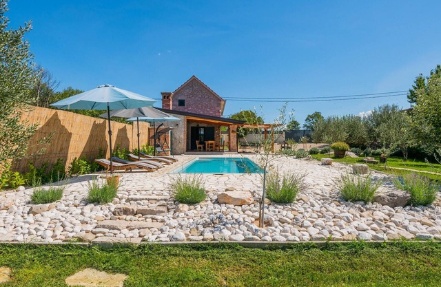 Awesome home in Glavina donja