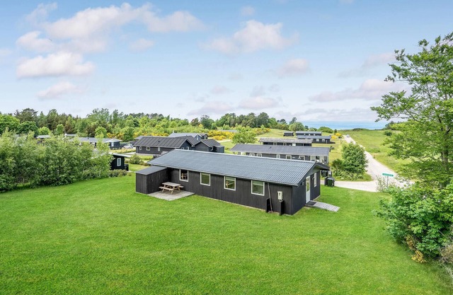Awesome home in Glesborg with WiFi