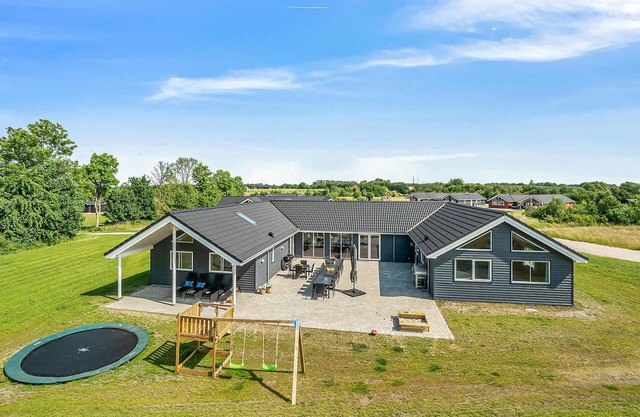 Awesome home in Grenaa with sauna