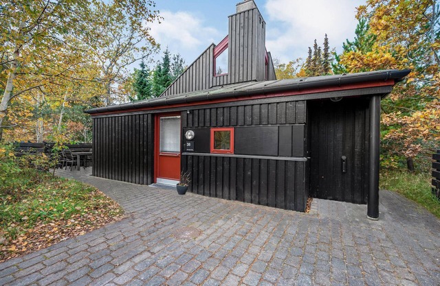 Awesome home in Grenaa with WiFi