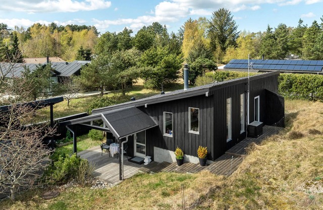 Awesome home in Grenaa with kitchen