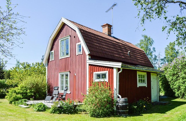 Awesome Home In Hallstavik With Wifi