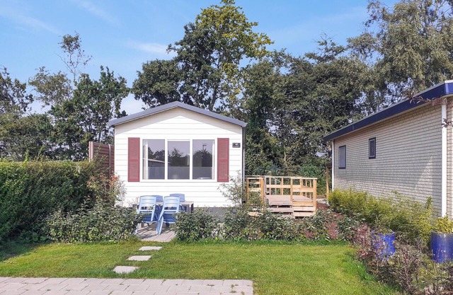Awesome home in Heinkenszand with WiFi