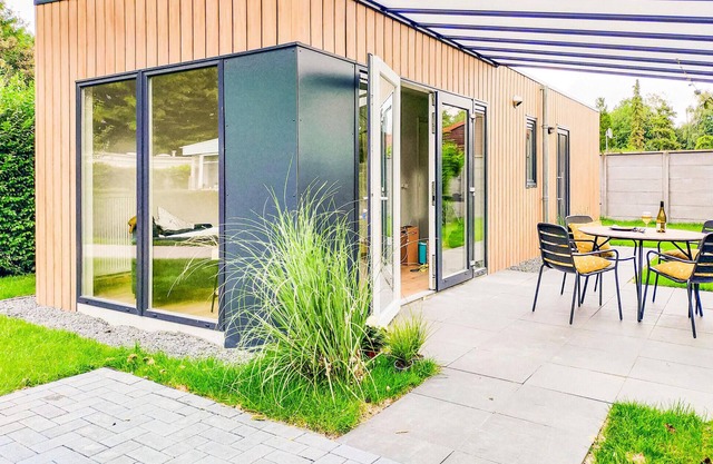 Awesome home in Heinkenszand with WiFi