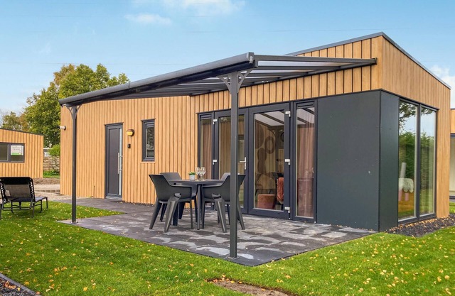 Awesome home in Heinkenszand with WiFi