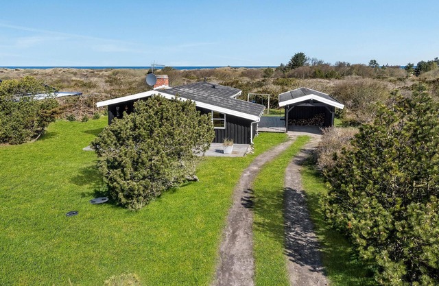 Awesome home in Hirtshals with WiFi
