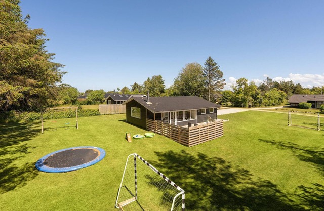 Awesome home in Hjørring with WiFi