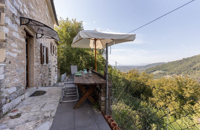 Awesome home in Pietrasanta -LU-