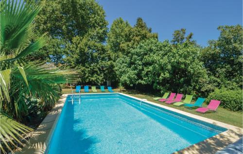 Awesome Home In Jonquières