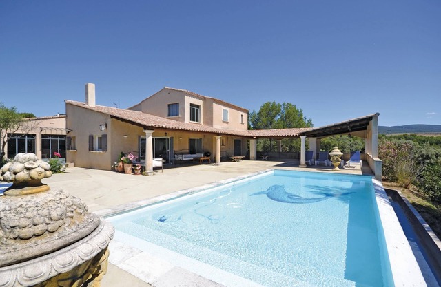 Awesome home in Joucas with kitchen