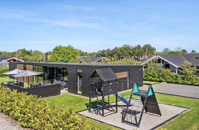 Awesome home in Juelsminde with sauna