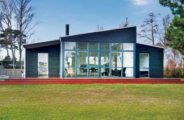Awesome home in Juelsminde with kitchen