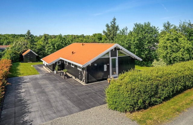 Awesome home in Juelsminde with kitchen
