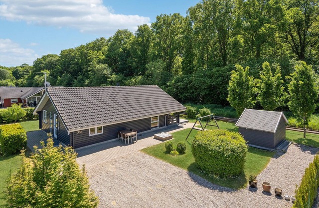 Awesome home in Juelsminde with kitchen