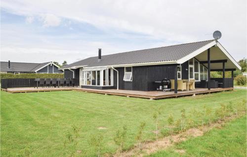Awesome Home In Juelsminde With Kitchen