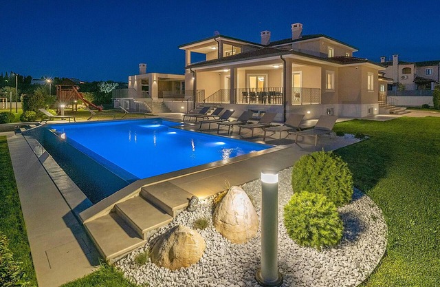 Awesome home in Kastelir