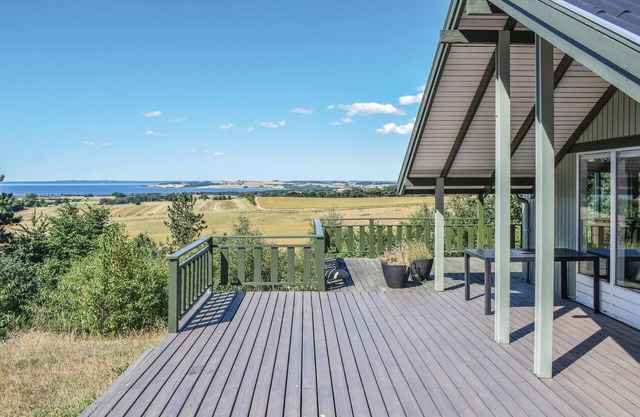 Awesome home in Knebel with kitchen