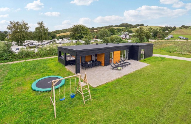 Awesome home in Løgstrup with kitchen