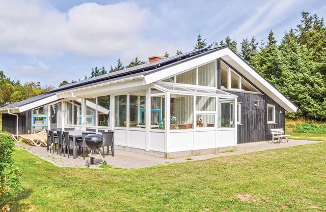 Awesome home in Løkken with sauna