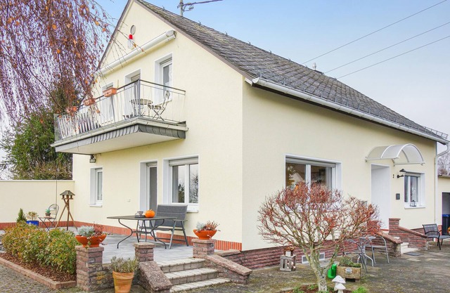 Awesome home in Müllenbach with kitchen