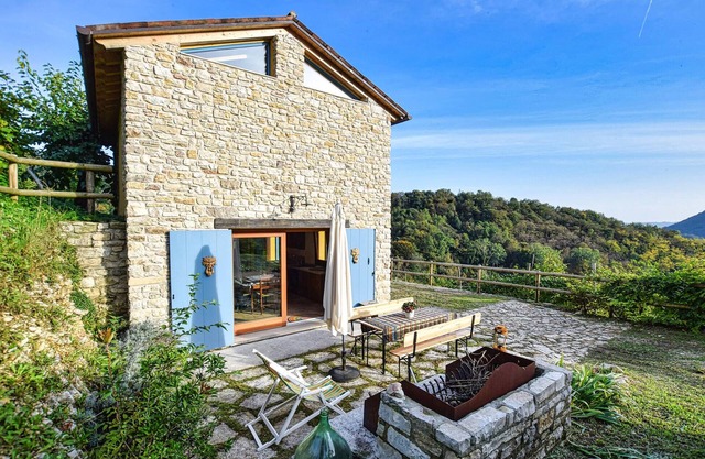 Awesome home in Miane with WiFi