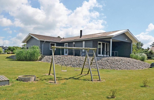 Awesome home in Millinge with WiFi