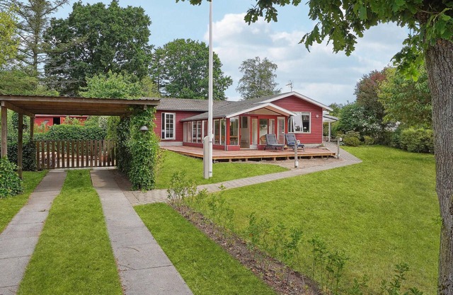 Awesome home in Odder with kitchen