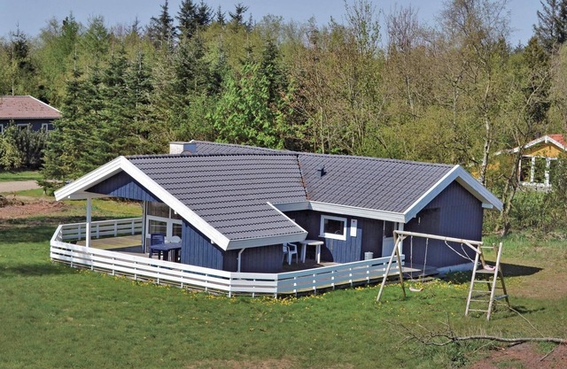 Awesome home in Oksbøl with sauna