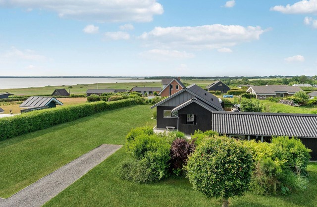 Awesome home in øster assels with sauna