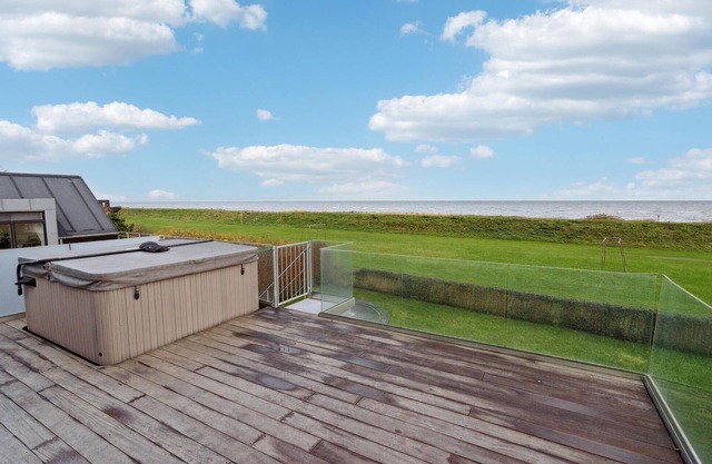 Awesome home in Otterup with jacuzzi