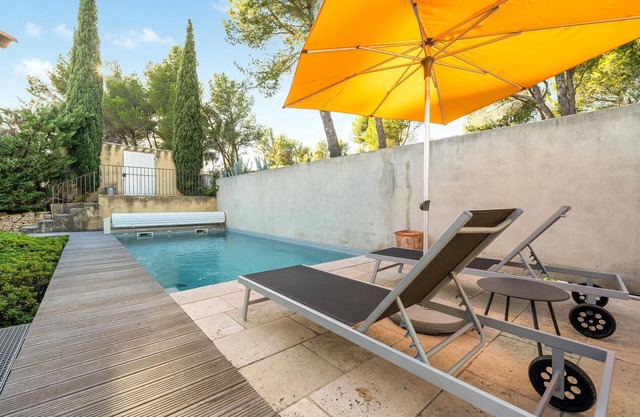Awesome home in Paradou