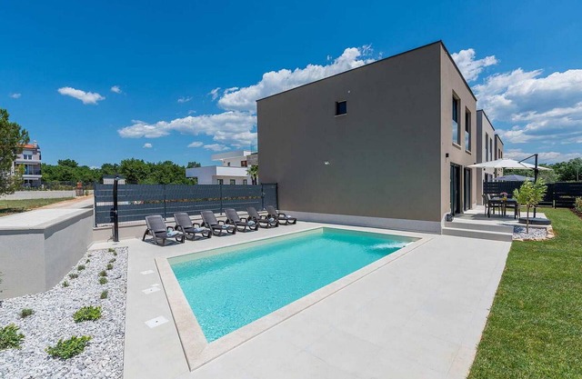 Awesome home in Porec