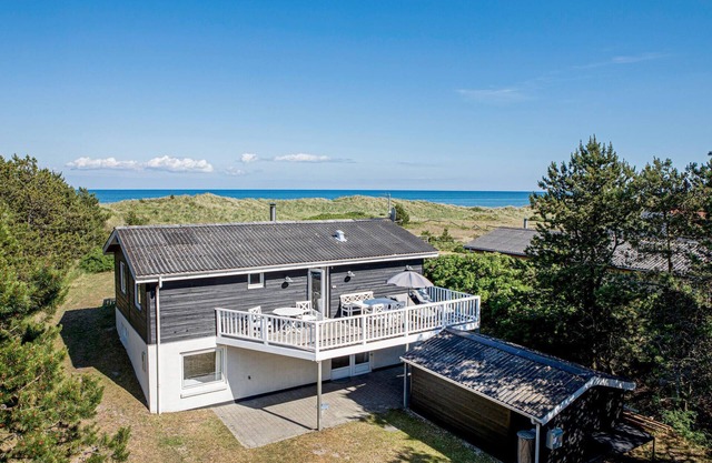 Awesome home in Sæby with kitchen