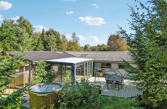 Awesome home in Sæby with WiFi