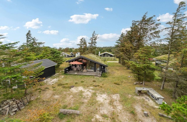 Awesome home in Saltum with WiFi
