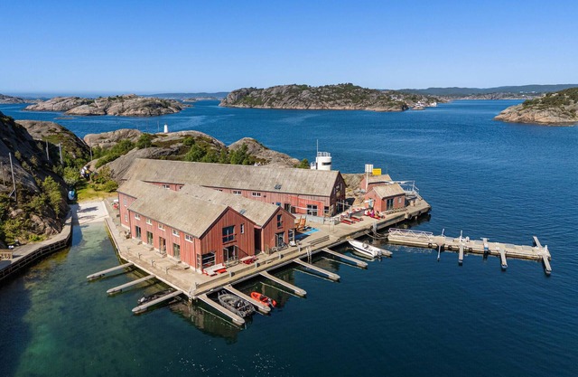 Awesome home in Søgne with WiFi