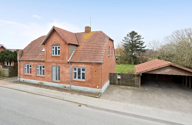 Awesome home in Spøttrup with WiFi