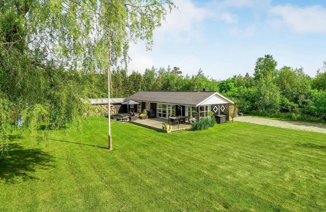 Awesome home in Strandby with WiFi