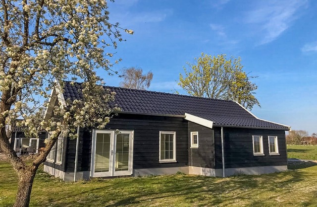 Awesome home in Strijen with WiFi