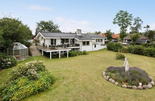 Awesome home in Strøby with WiFi