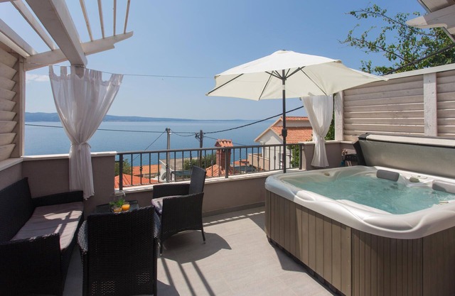 Awesome home in Suhi Potok with WiFi