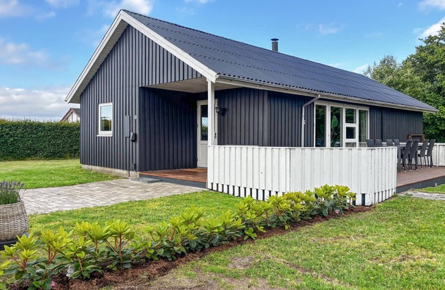 Awesome home in Vinderup with WiFi