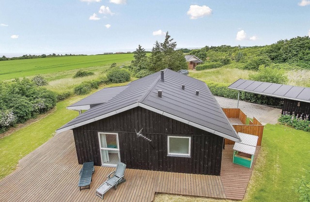 Awesome home in Vinderup with WiFi